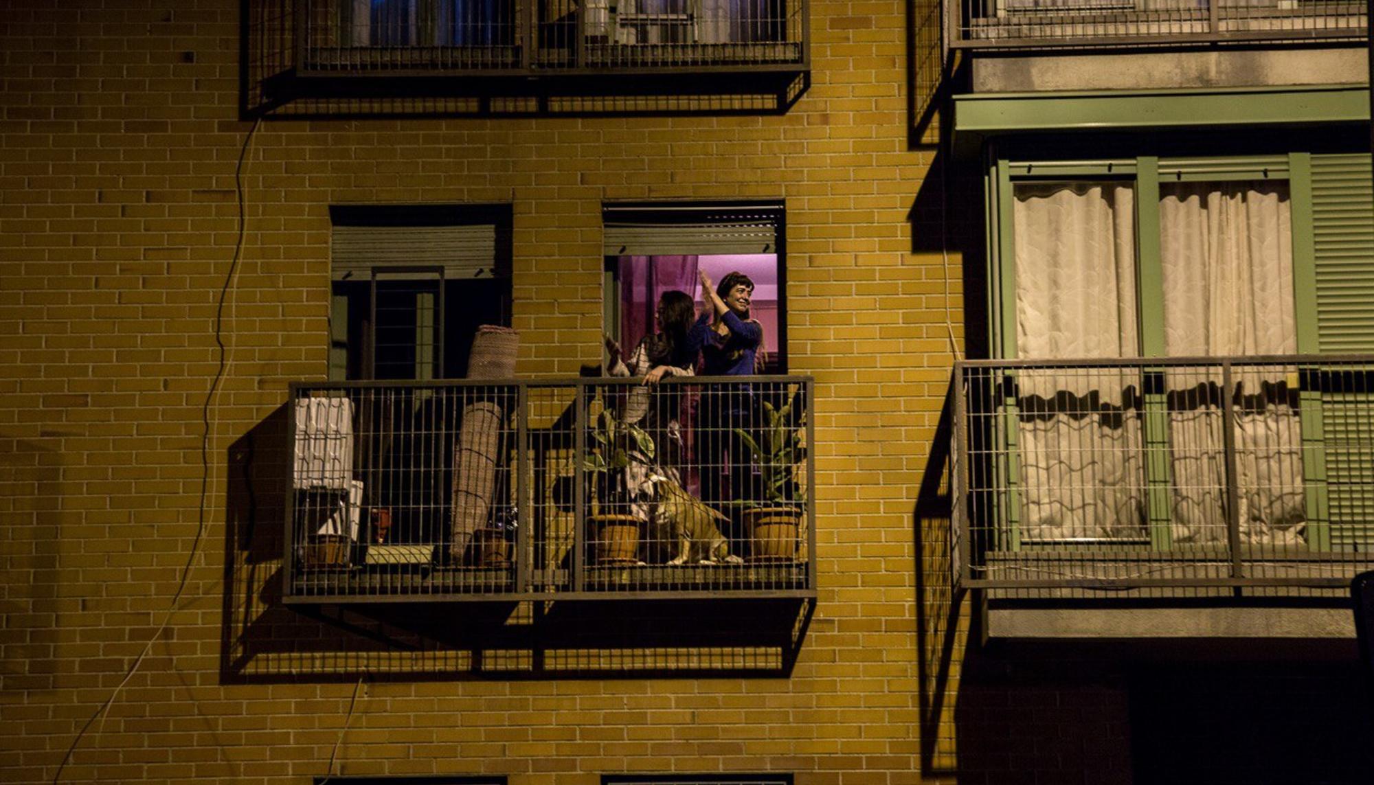 Aplausos a la sanidad publica balcones